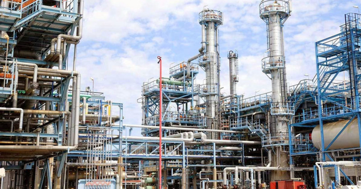 FG Issues Petrol Import Licences for 720,000MT to Six Marketers Amid Dangote Refinery Supply Debate