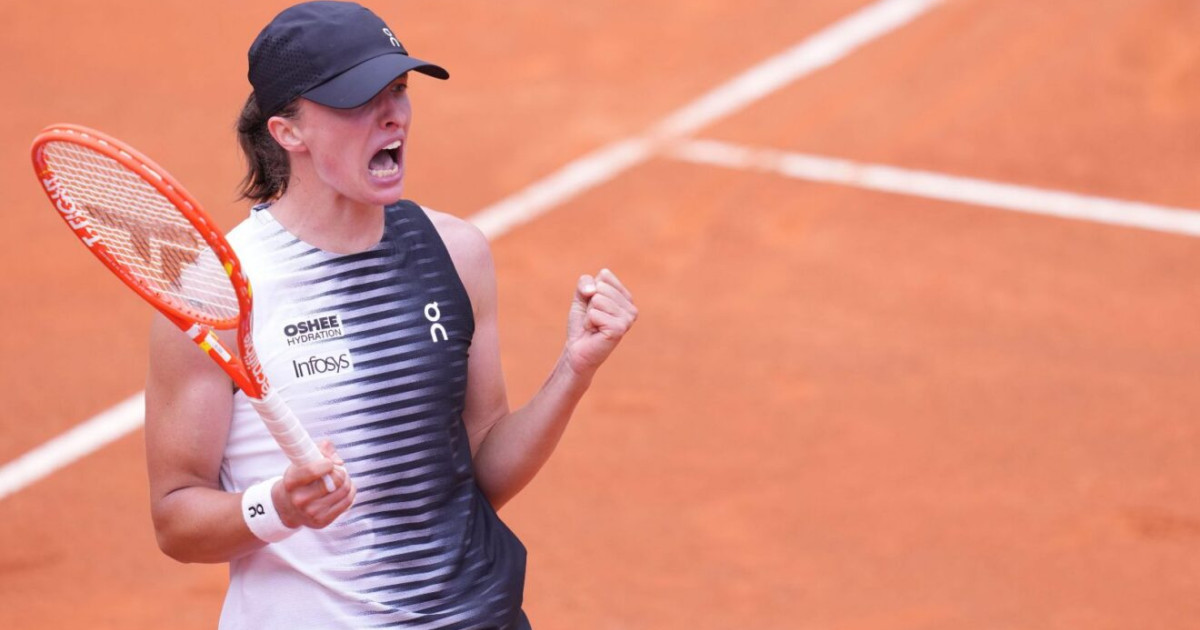 Iga Swiatek Survives Scare at Italian Open to Reach Third Round in Rome
